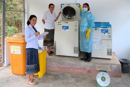 Waste and WASH actions for low-carbon, sustainable and resilient health care facilities